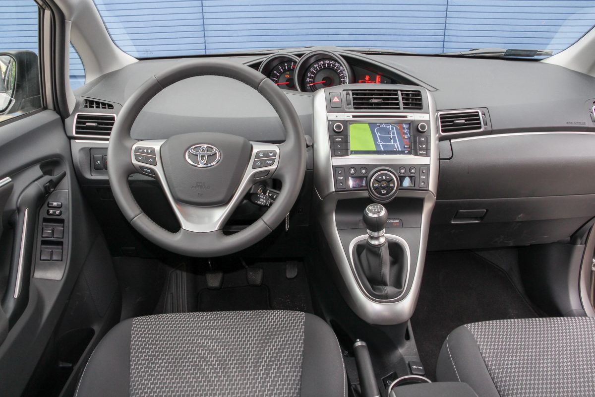 TOYOTA VERSO