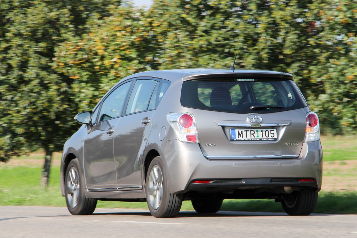 TOYOTA VERSO