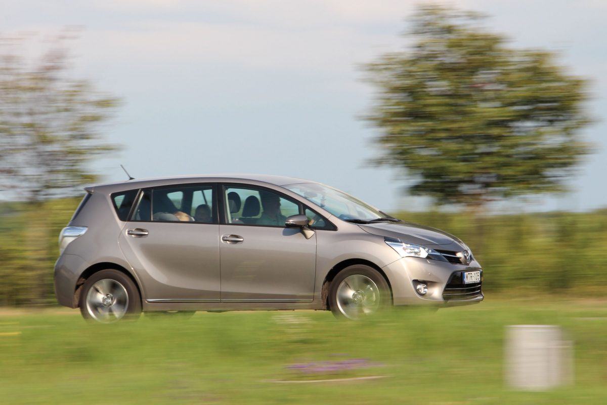 TOYOTA VERSO