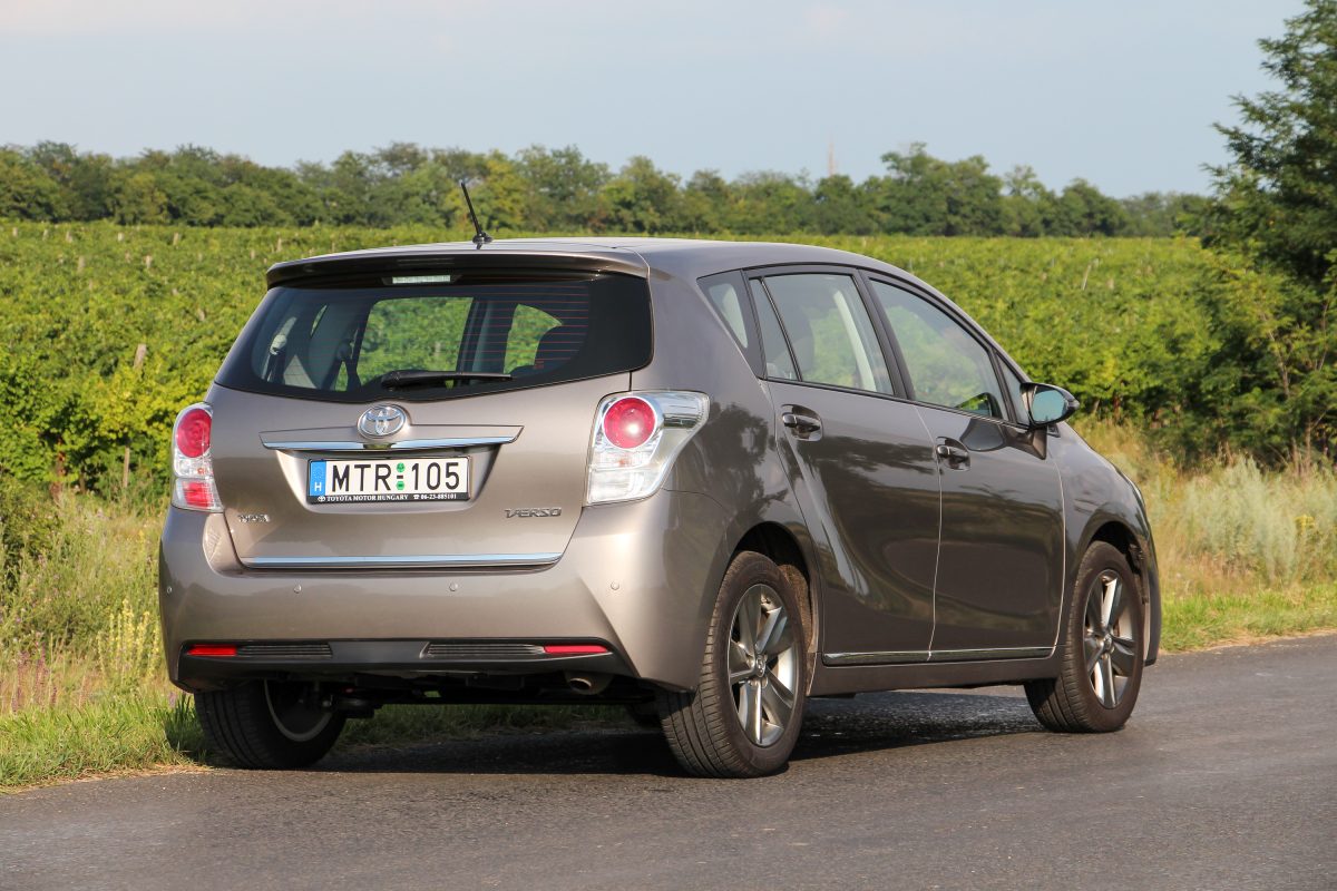 TOYOTA VERSO
