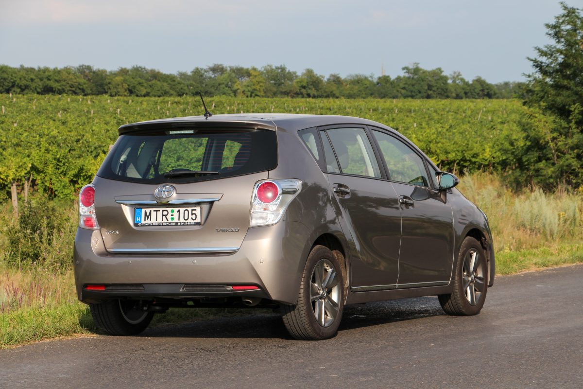 TOYOTA VERSO