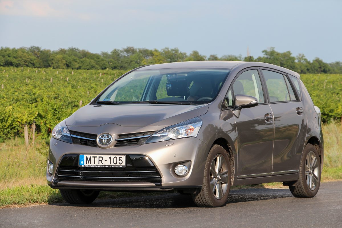 TOYOTA VERSO
