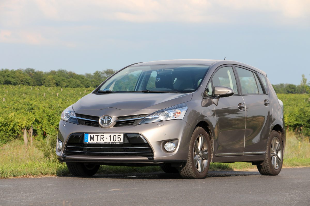 TOYOTA VERSO