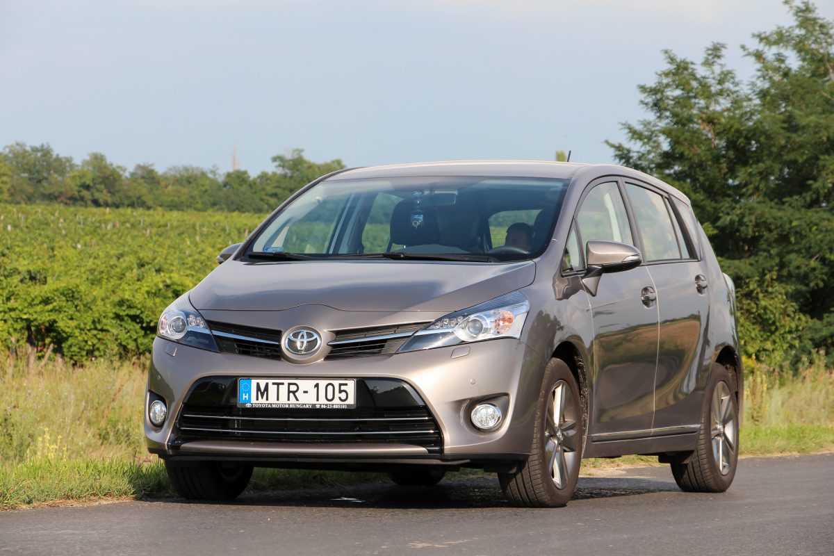 TOYOTA VERSO