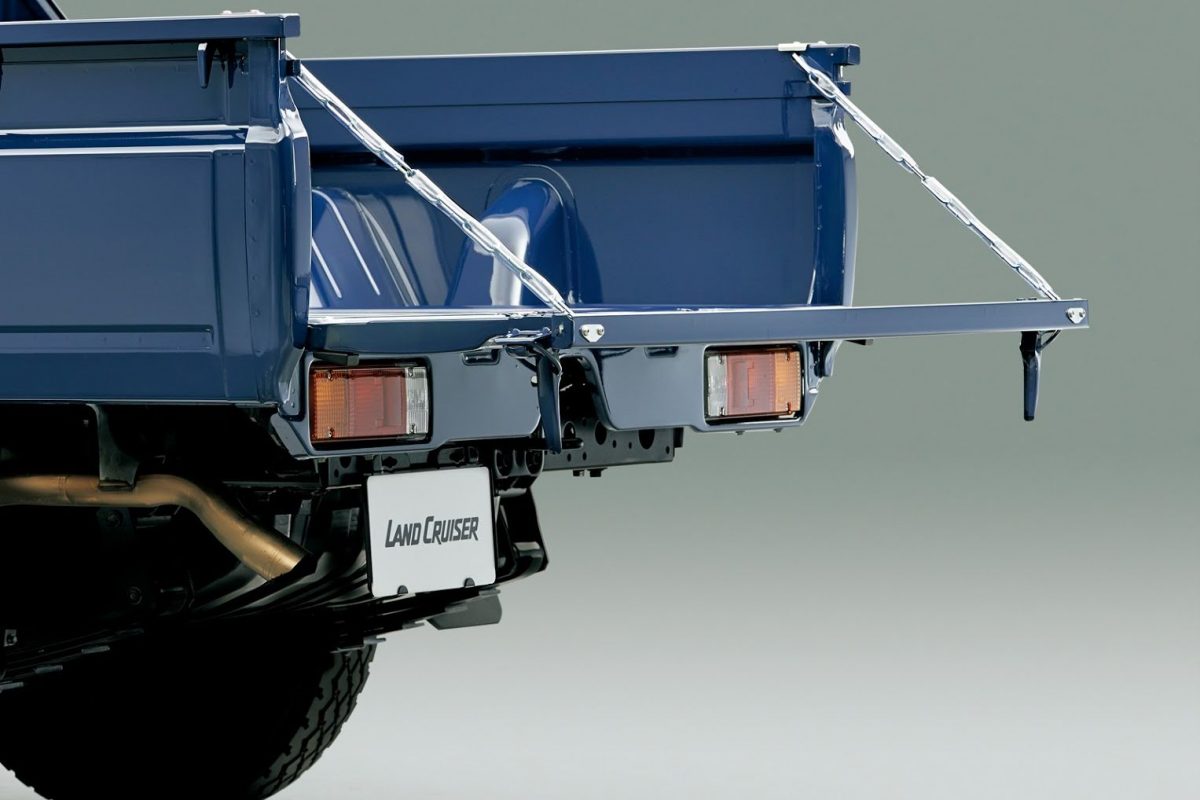 TOYOTA LAND CRUISER