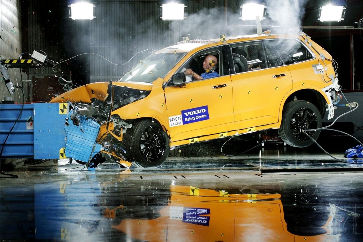 VOLVO XC90