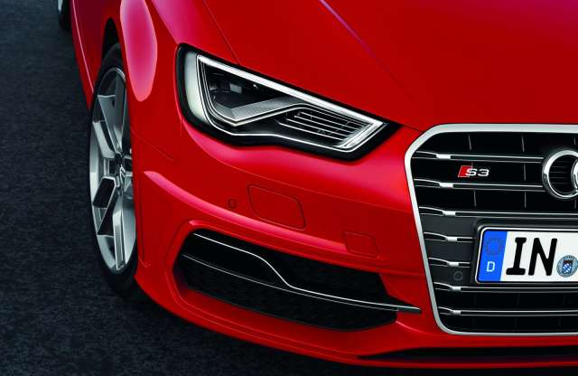 Melyik a jobb? Összkerekes Audi vs hátul kaparó BMW