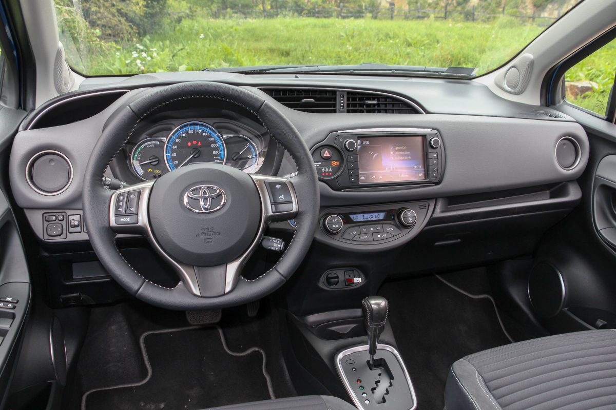 TOYOTA YARIS