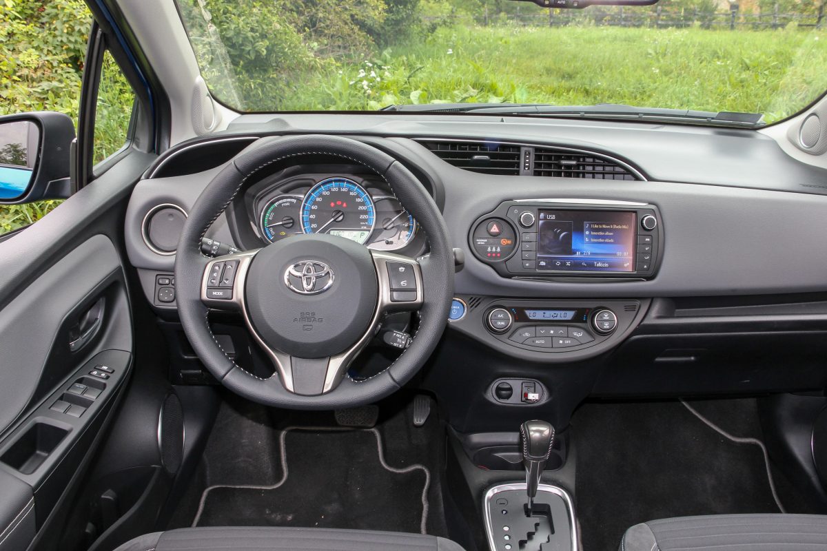 TOYOTA YARIS