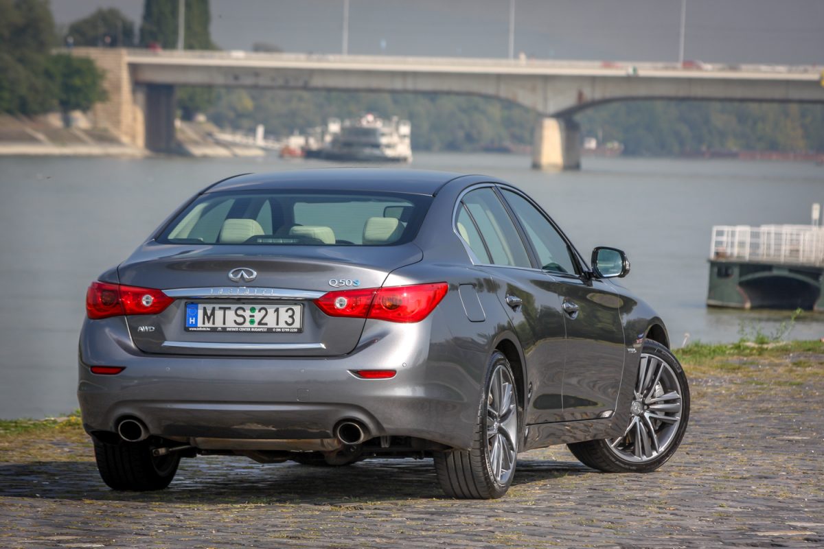 INFINITI Q50