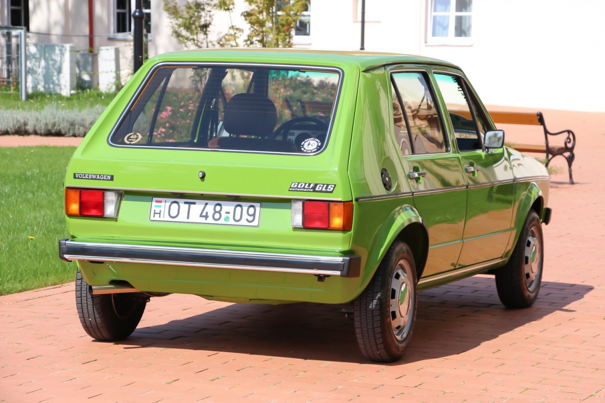 VOLKSWAGEN GOLF