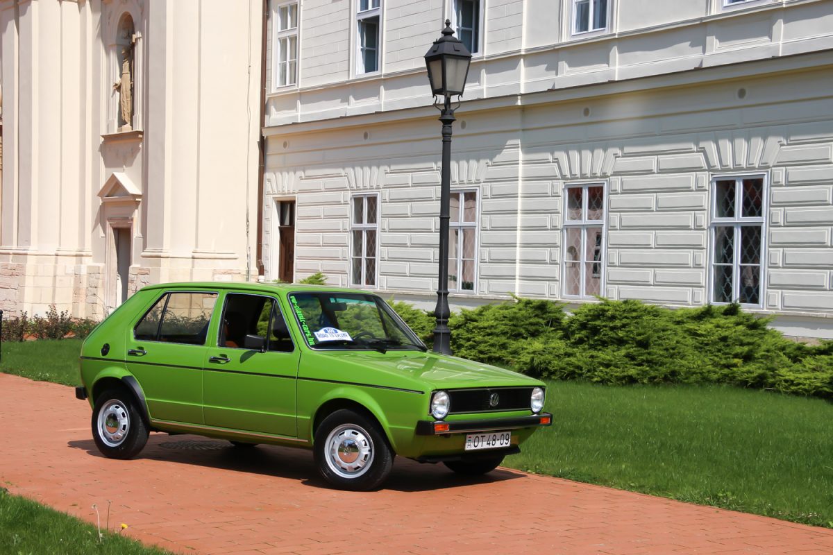 VOLKSWAGEN GOLF