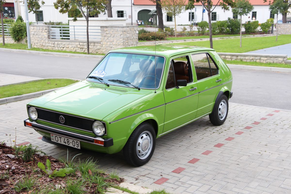 VOLKSWAGEN GOLF