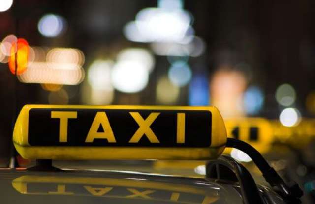 Több száz fővárosi taxis bukta engedélyét