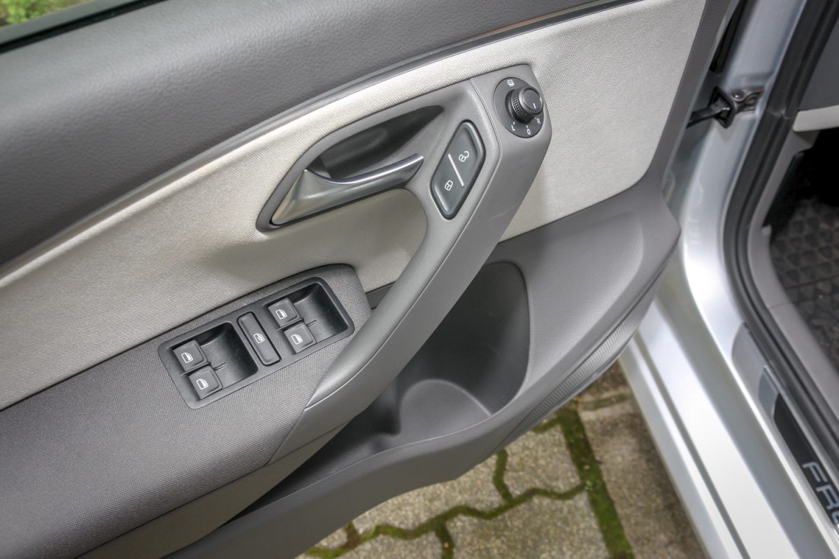 VOLKSWAGEN POLO V