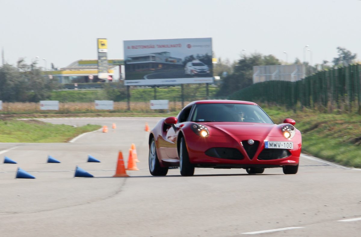 ALFA ROMEO 4C