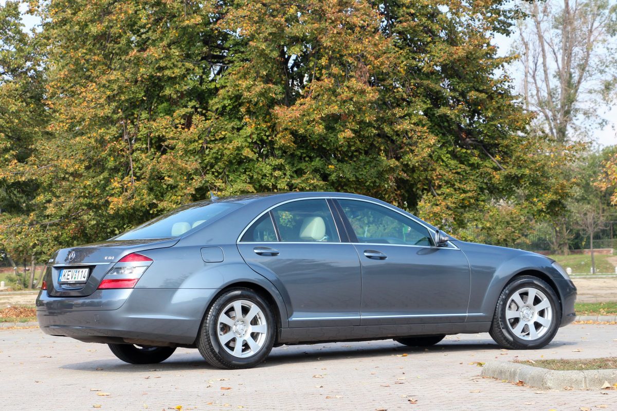MERCEDES-BENZ S 320