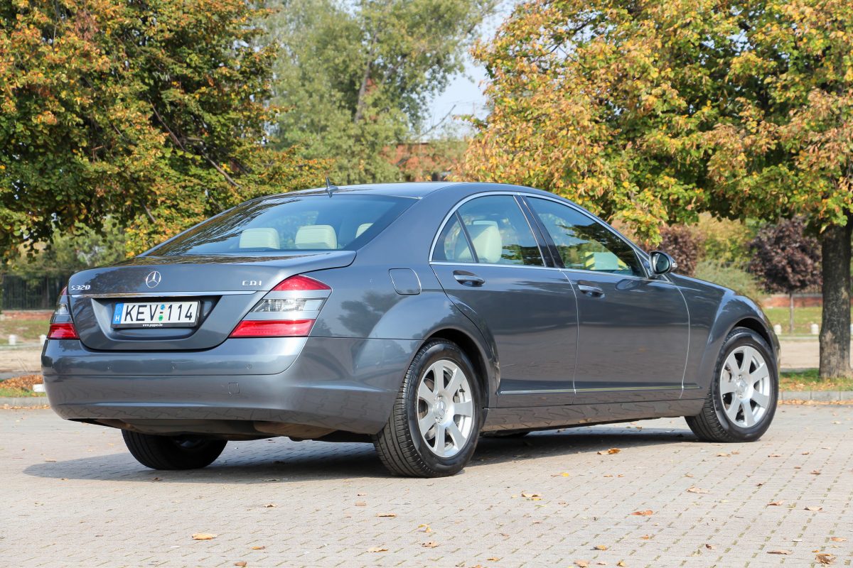 MERCEDES-BENZ S 320
