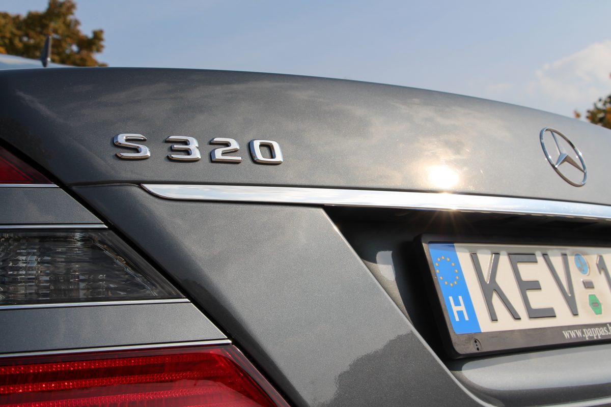 MERCEDES-BENZ S 320
