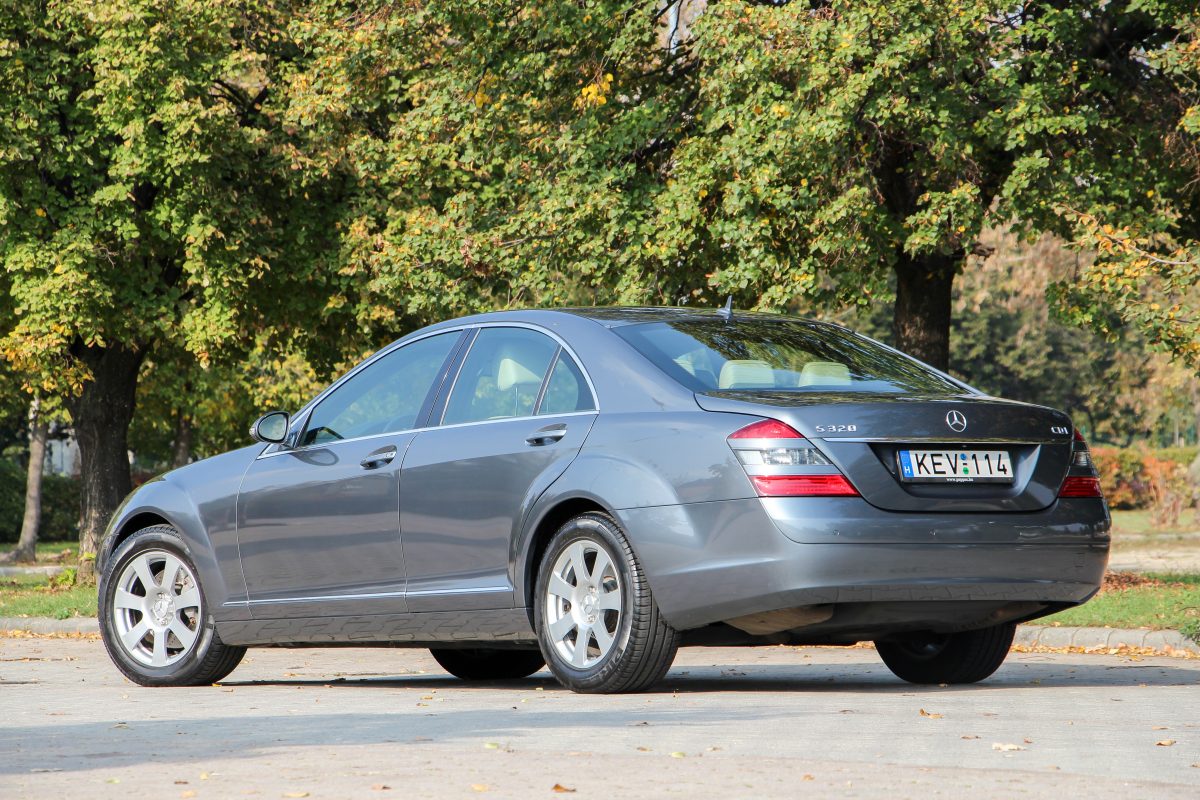 MERCEDES-BENZ S 320