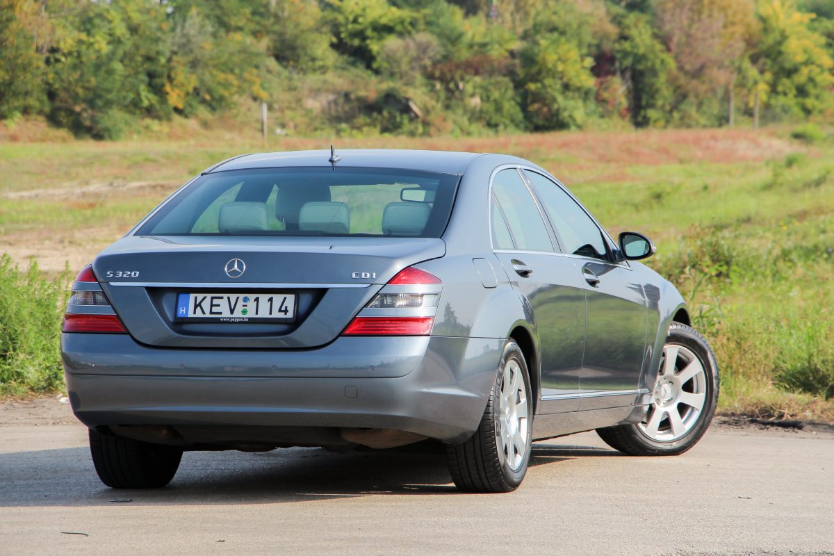 MERCEDES-BENZ S 320