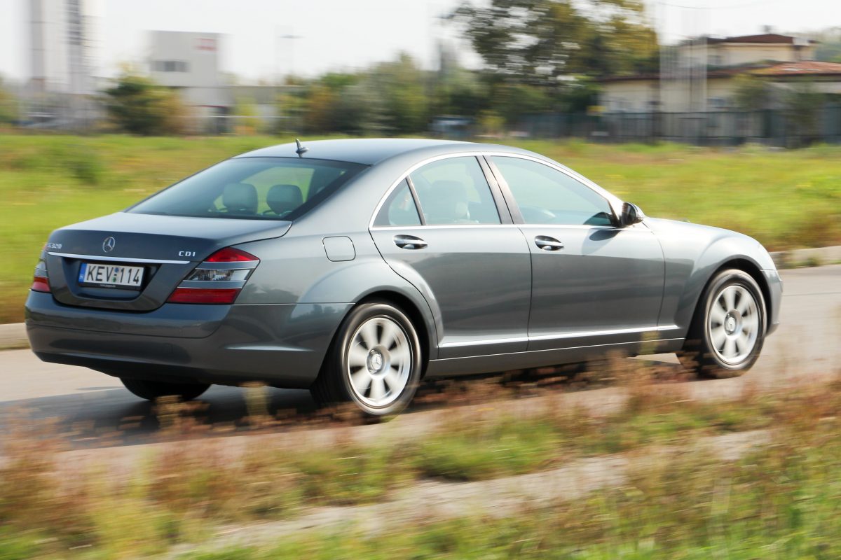 MERCEDES-BENZ S 320