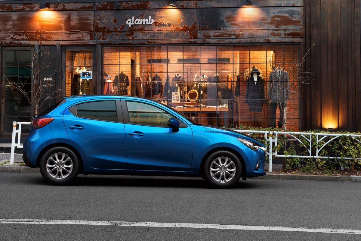 MAZDA 2