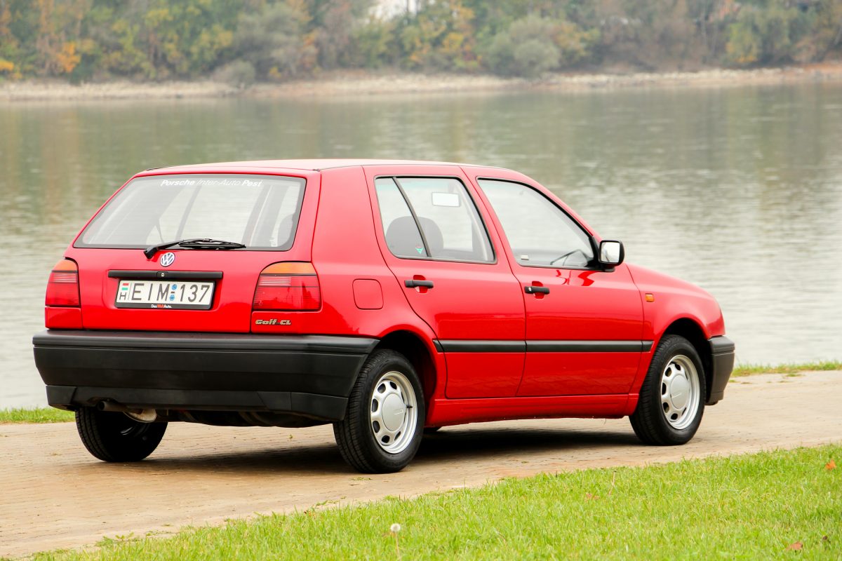 VOLKSWAGEN GOLF