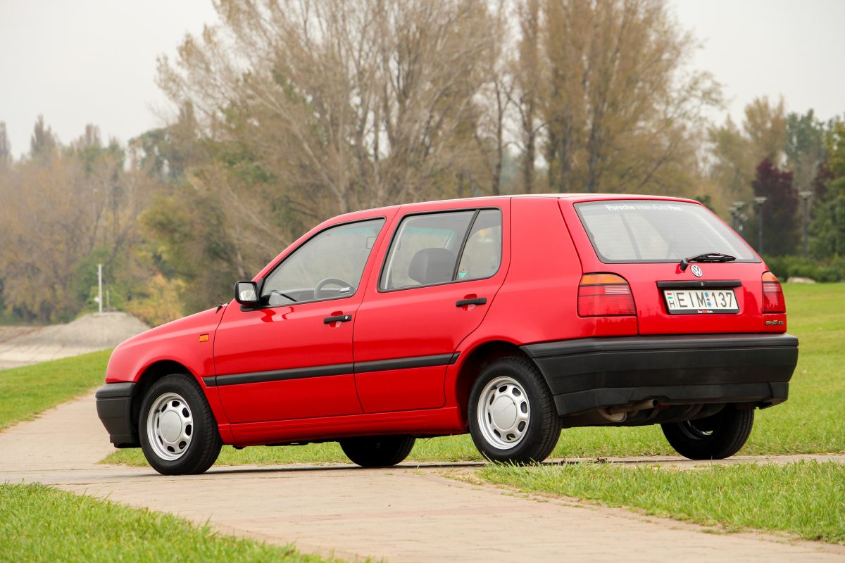 VOLKSWAGEN GOLF