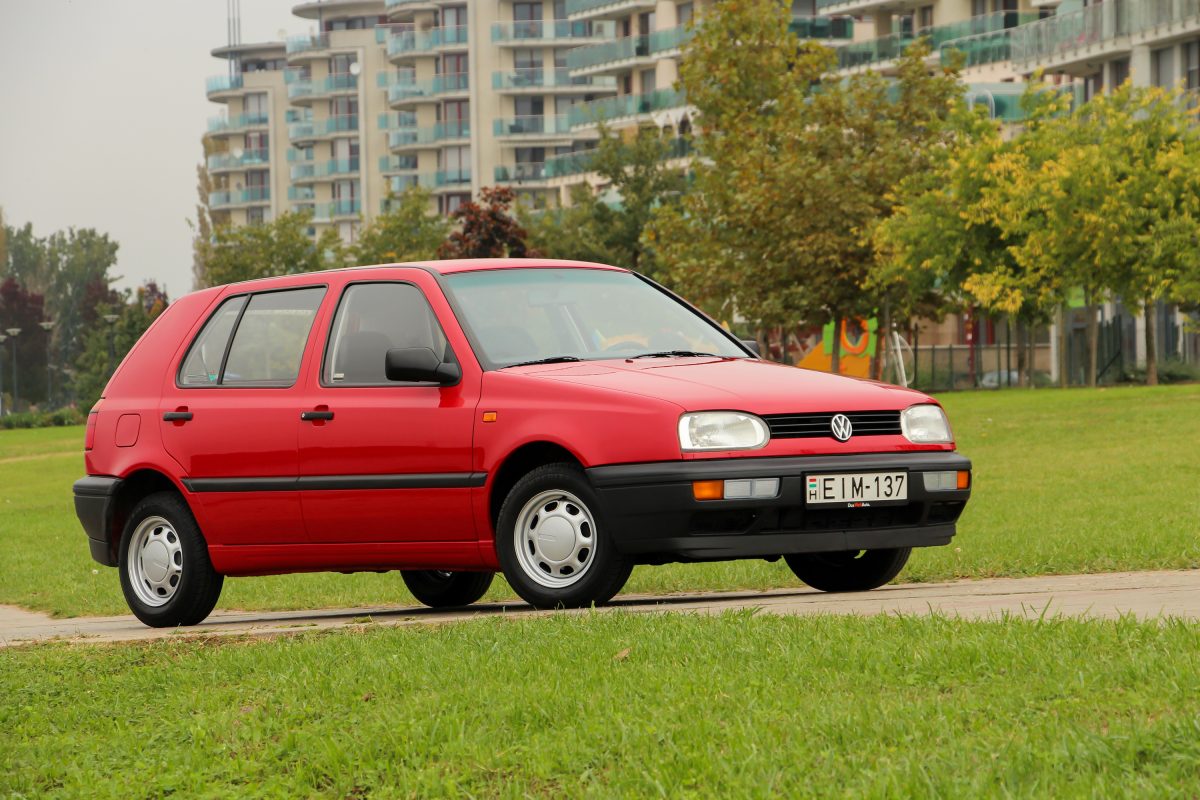 VOLKSWAGEN GOLF