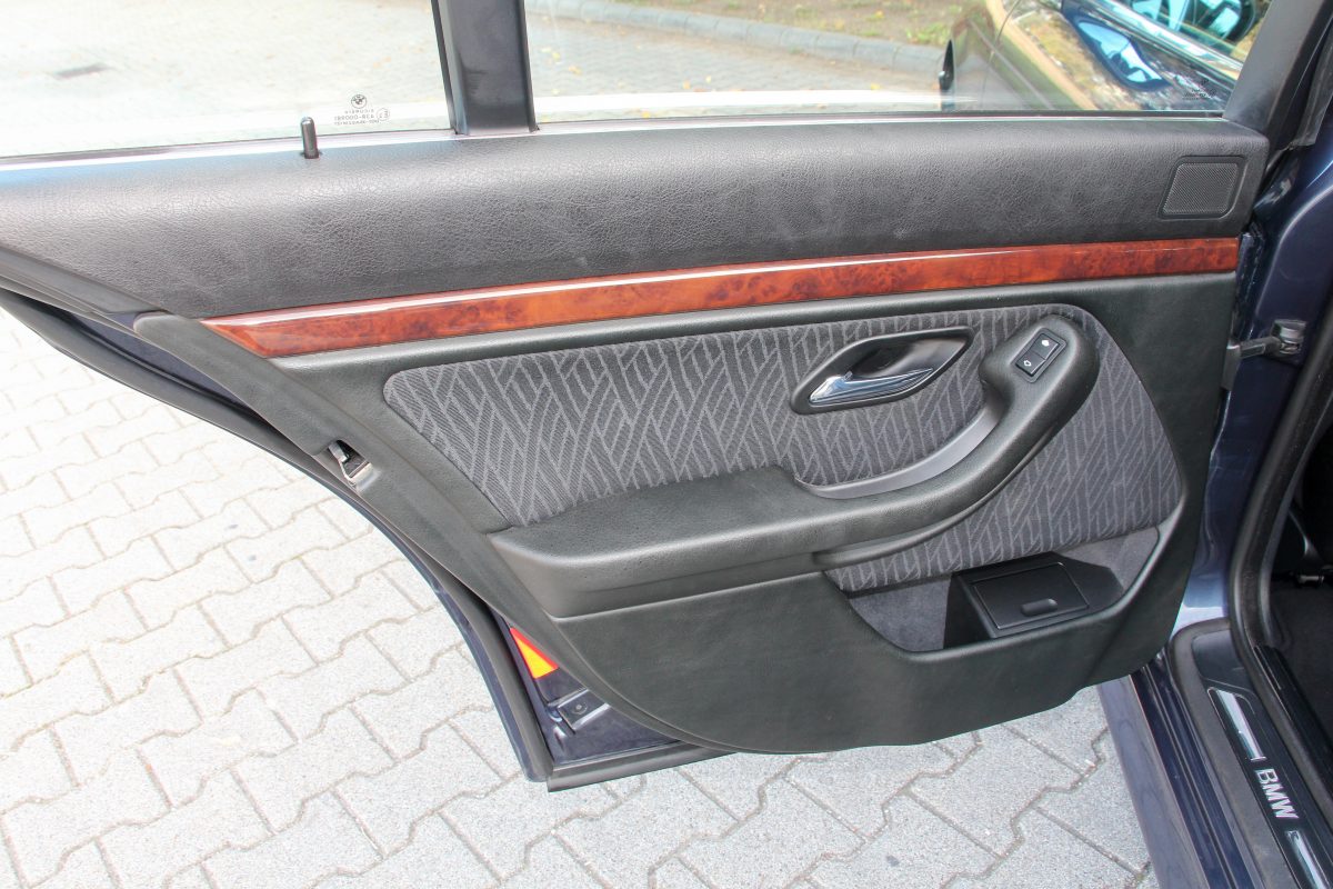 BMW 5-ÖS SOROZAT