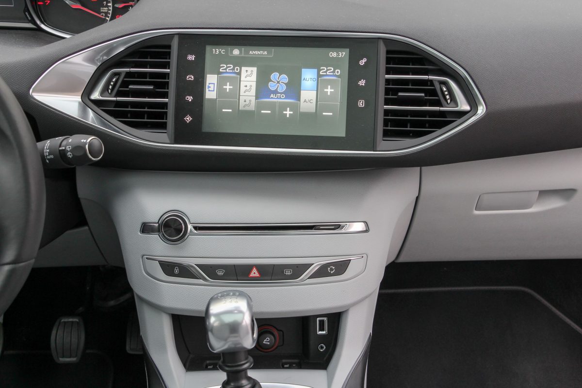 PEUGEOT 308