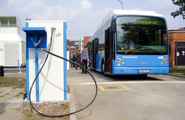 Soron kívül kapnak gázt a BKV buszai