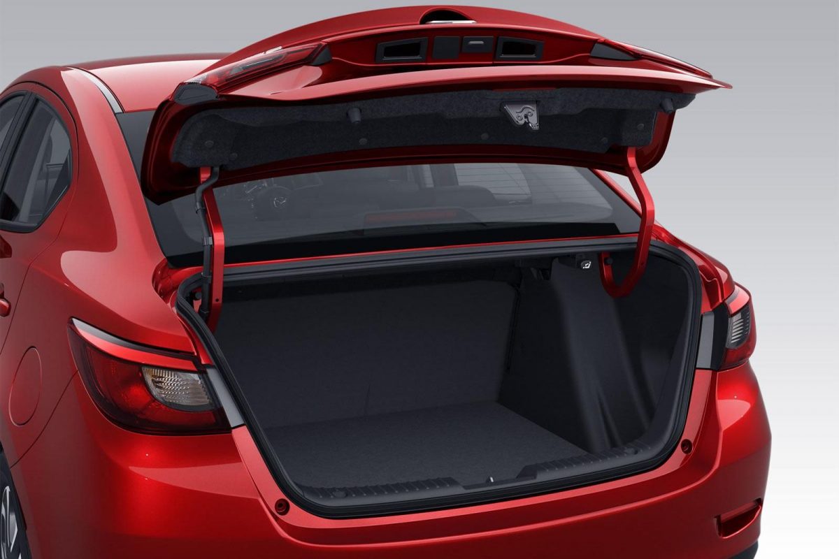 MAZDA 2