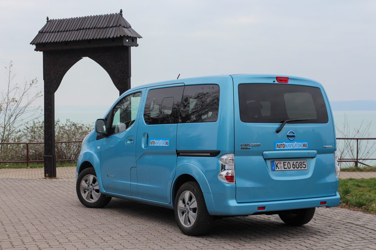 NISSAN NV200