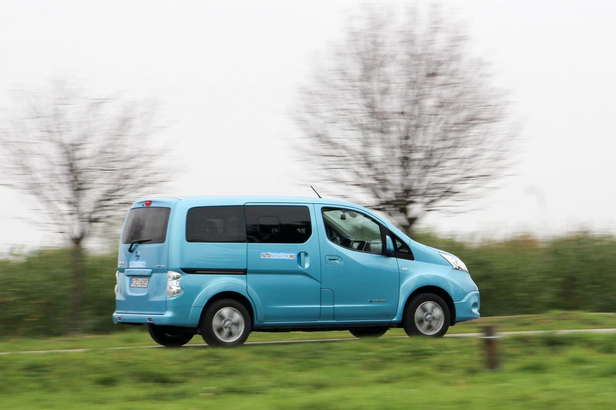 NISSAN NV200