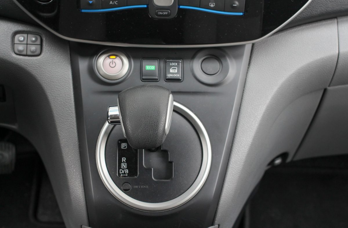 NISSAN NV200