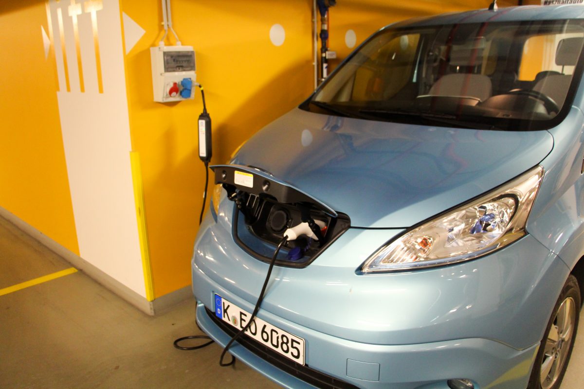 NISSAN NV200