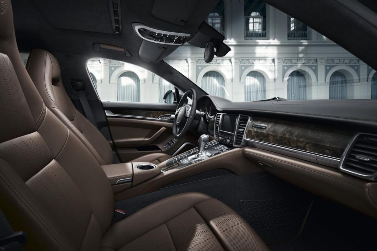 PORSCHE PANAMERA