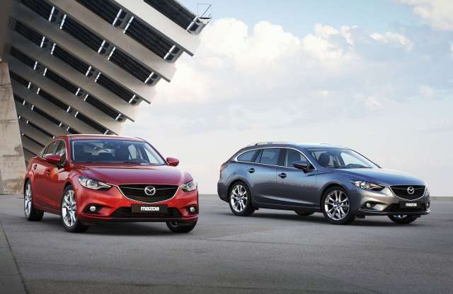 Dübörög a Mazda