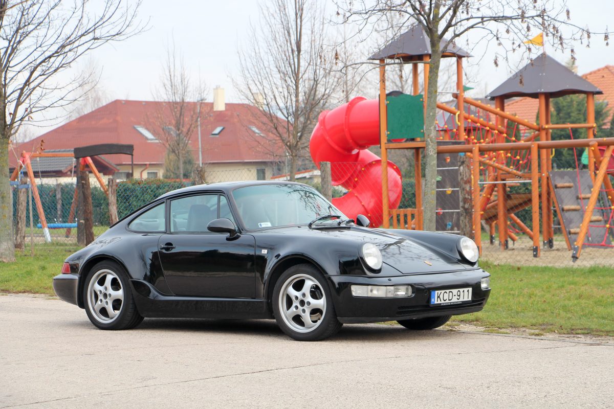 PORSCHE 911