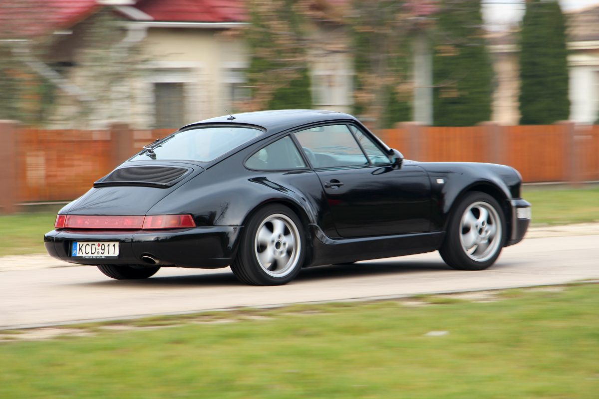 PORSCHE 911