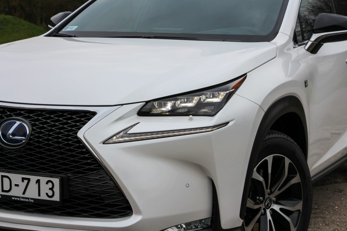 LEXUS