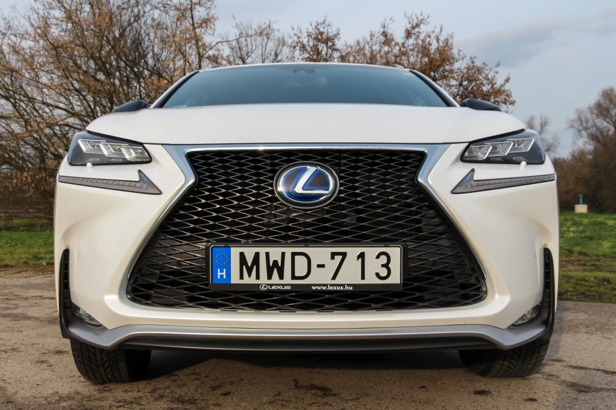 LEXUS