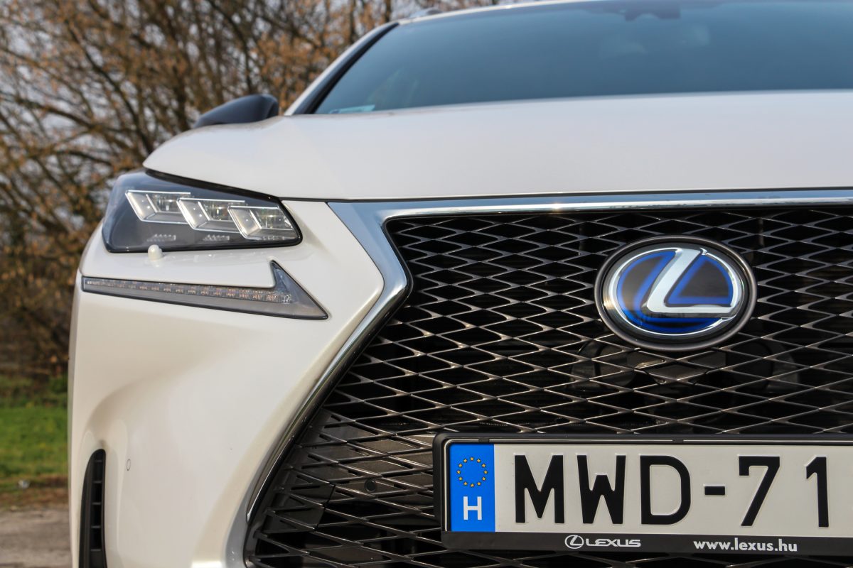 LEXUS