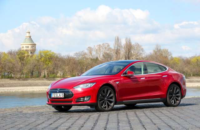 Tesla Model S a Nordschleifén, jaj