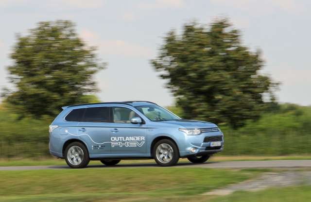 Akkor is megy, ha lemerült! Mitsubishi Outlander PHEV teszt