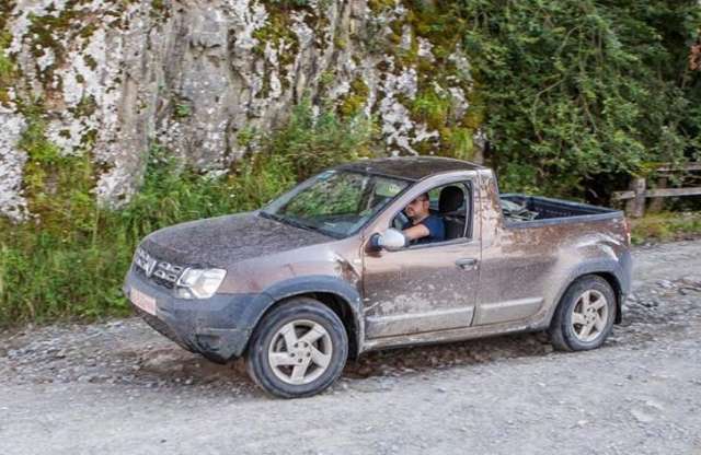 Dacia Duster pickup álca nélkül. Vajon gyári?