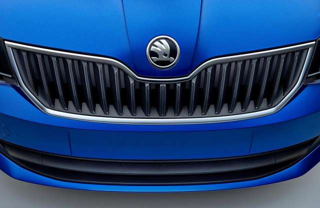 Skoda Fabia: már a hűtőmaszk és a gépháztető is látható