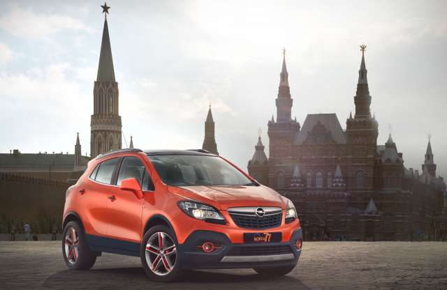 Moszkvában az Opel: látható Szalayék autója is